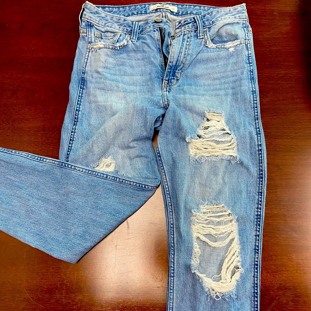Hollister distressed BF jeans 3R/26